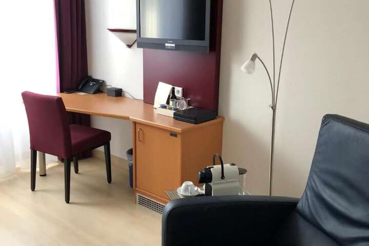Room 18 of 42