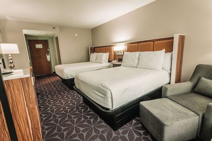 2 Double Beds (7 of 7)
