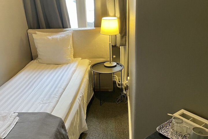 Room 17 of 144
