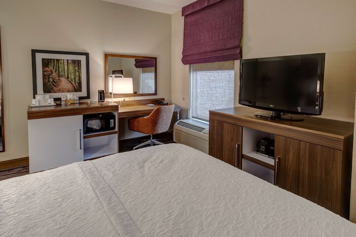 1 Queen Bed Walkin Shower Only (11 of 13)