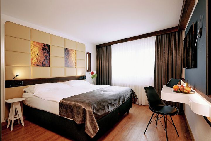 Room 2 of 25