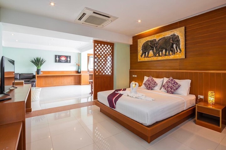 Room 14 of 42