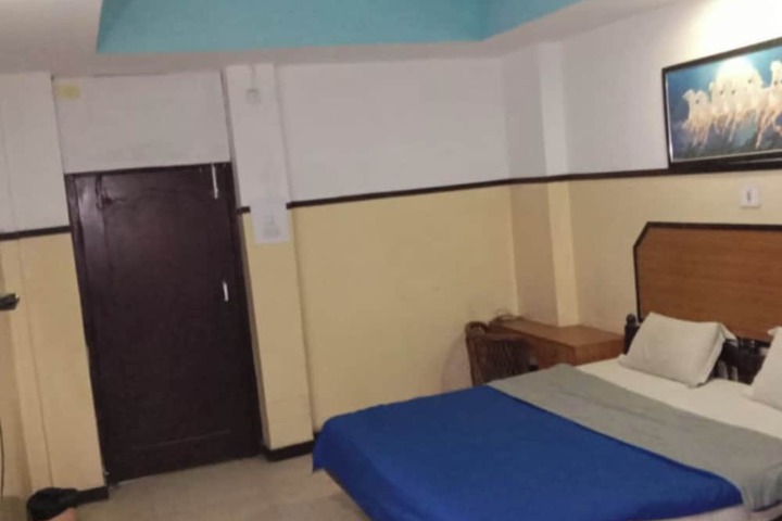 Room 9 of 14