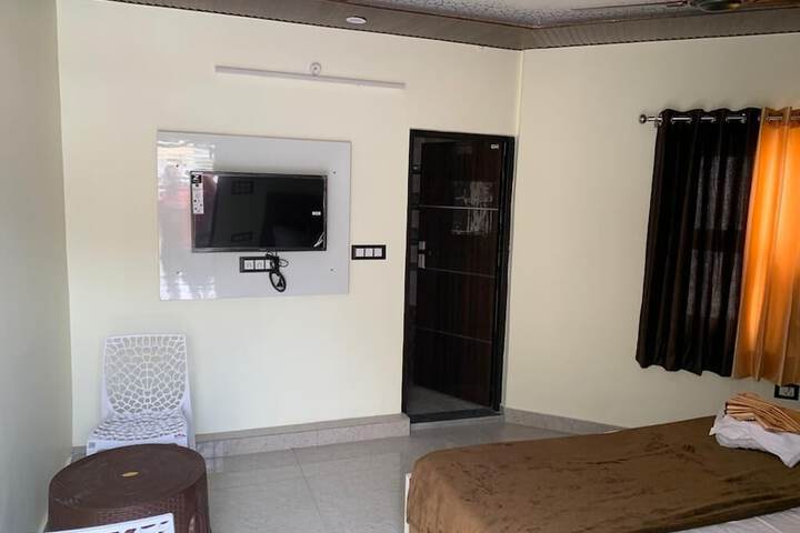 Room 2 of 11