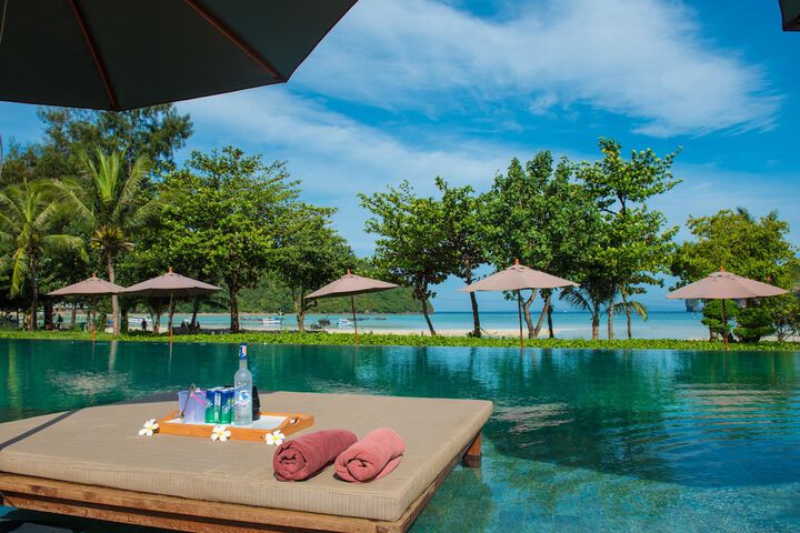 Hotel with Pool