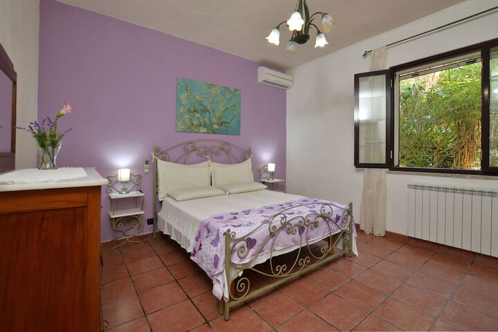 Room 2 of 53