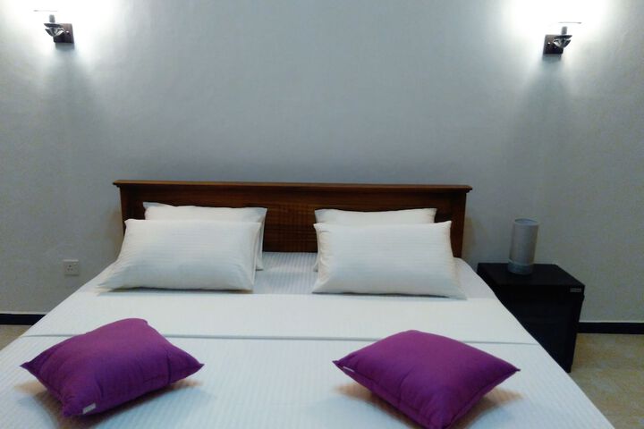 Room 10 of 18