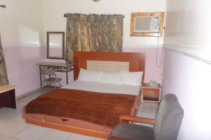 Room 4 of 17