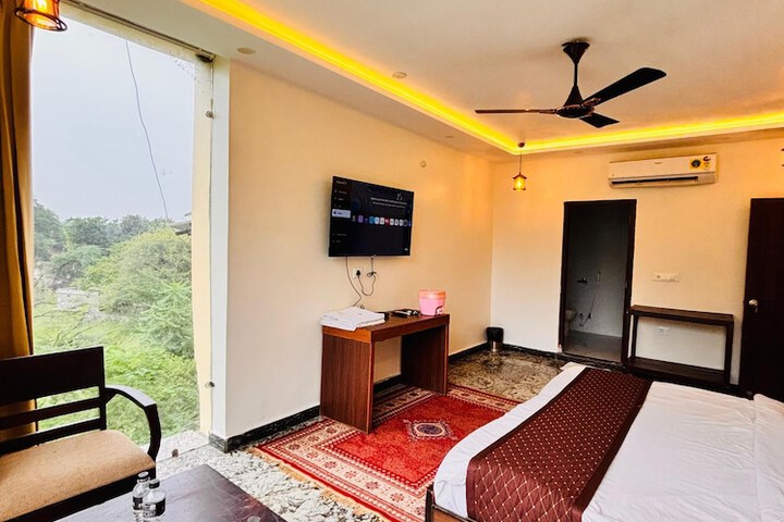 Room 8 of 42