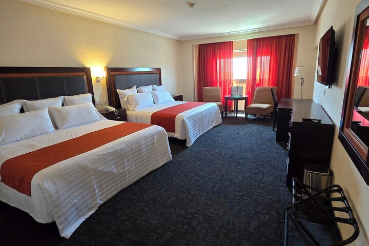 Room 33 of 74