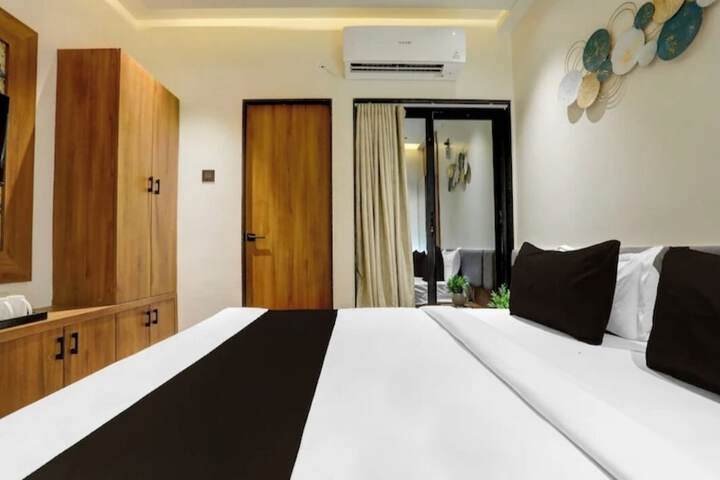 Room 9 of 13
