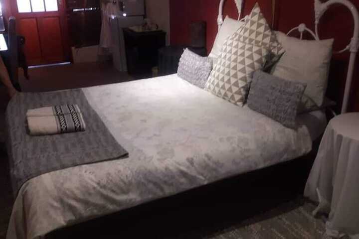 Room 4 of 6