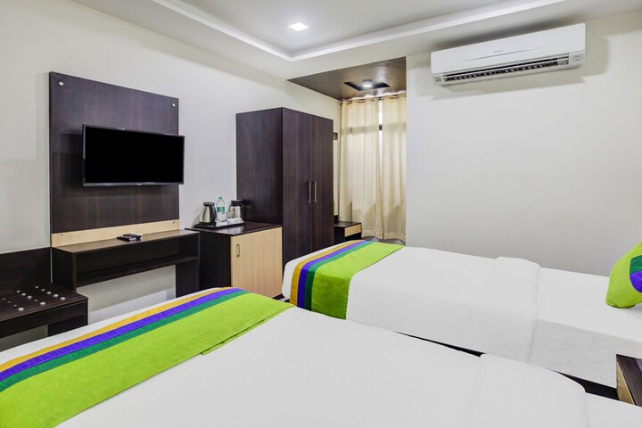 Room 7 of 32