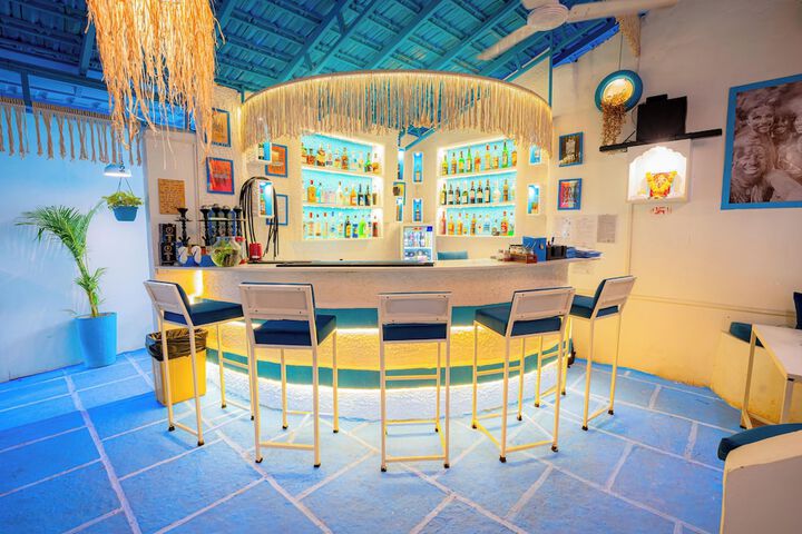Lounge 87 of 95