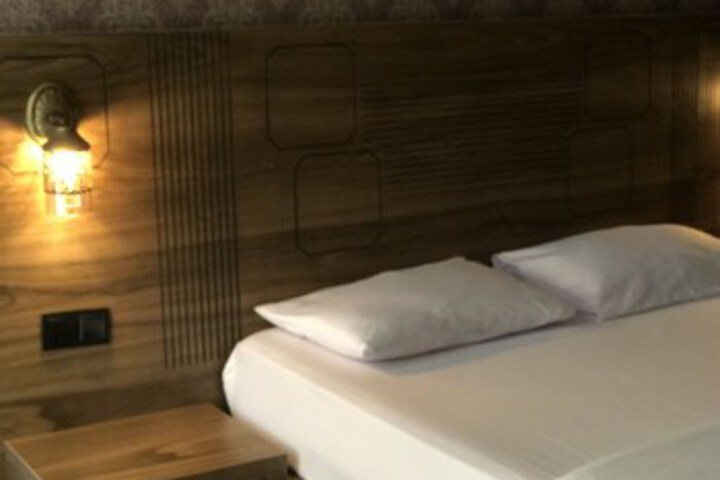 Room 18 of 27