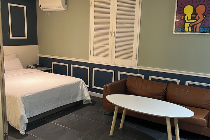 Room 3 of 29
