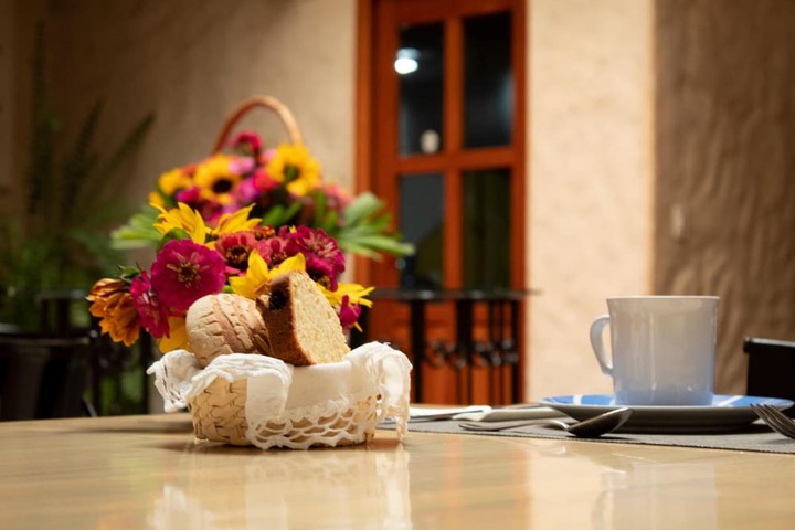 Dining 42 of 60