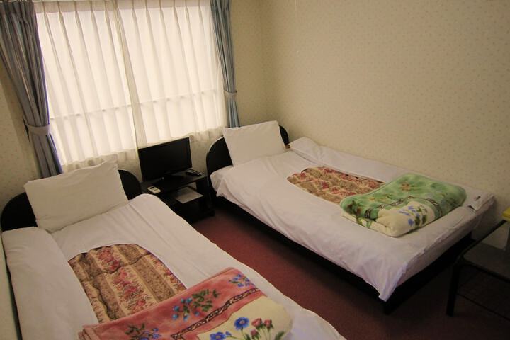 Room 8 of 36