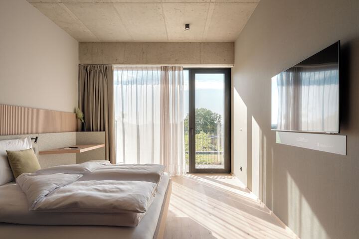 Room 12 of 107