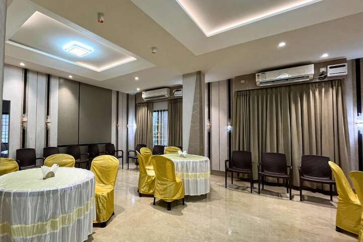 Ballroom/Hall 38 of 53