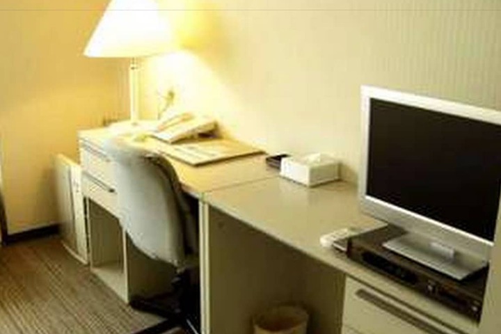 Room 12 of 35