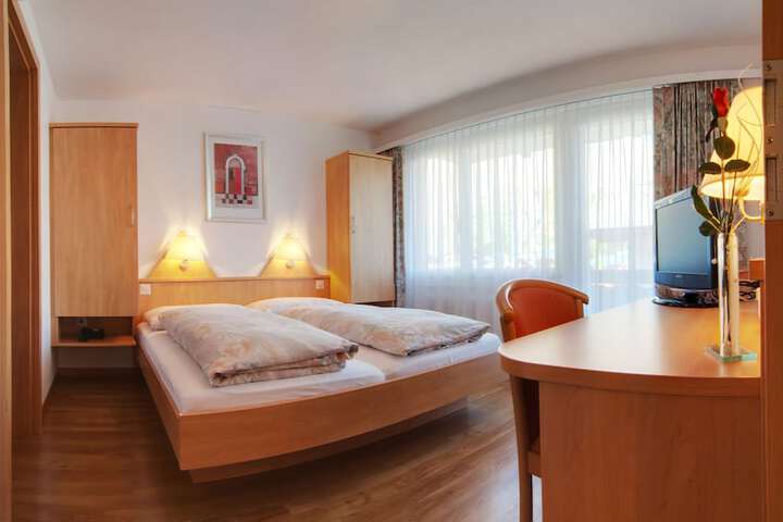 Room 4 of 79