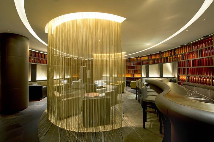 Lounge 92 of 111