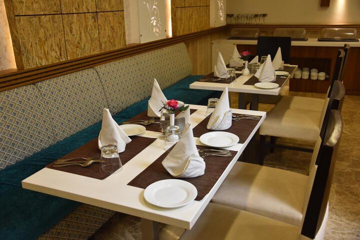 Dining 36 of 46