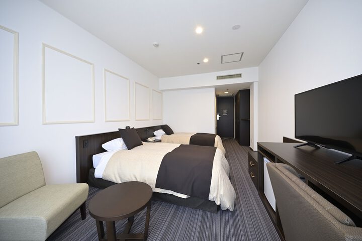 Room 12 of 27