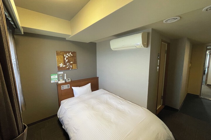Room 6 of 30