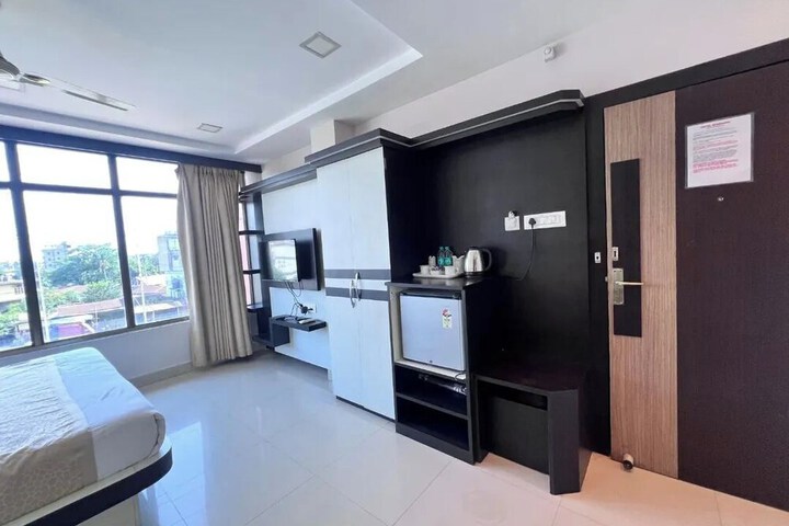 Room 5 of 11