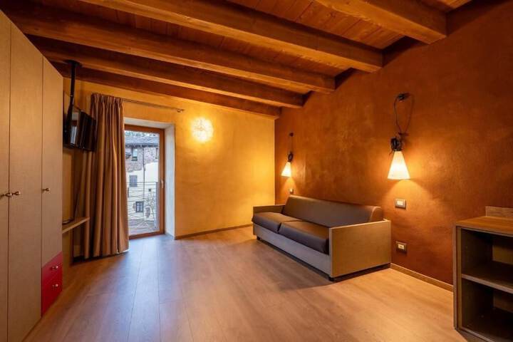 Room 9 of 20