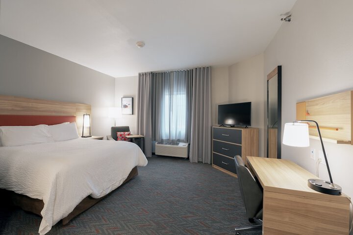 1 Queen Studio Suite (14 of 14)