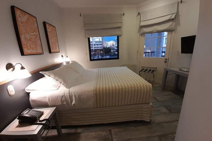 Room 4 of 18