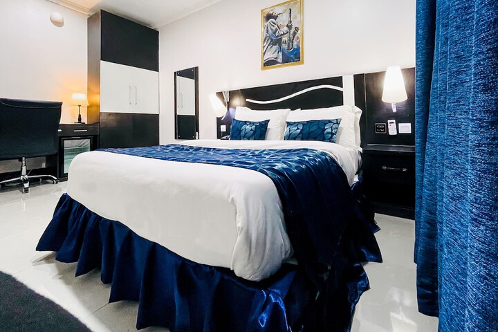 Room 15 of 25