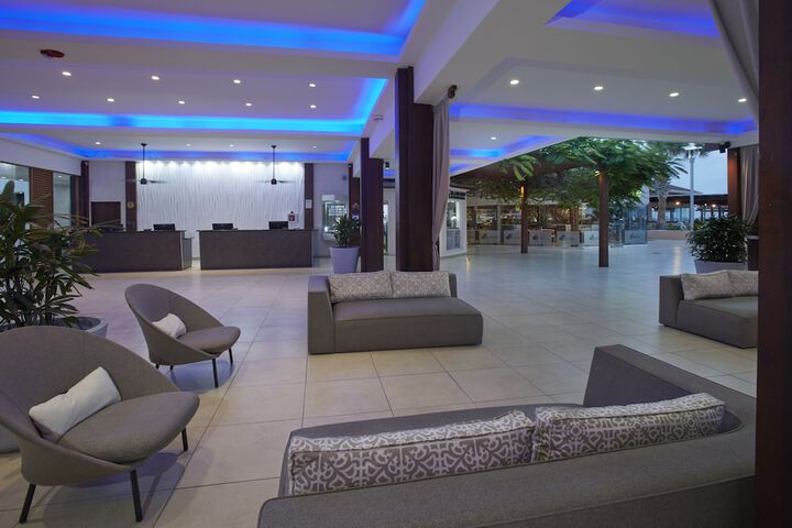 Entrance & Lobby