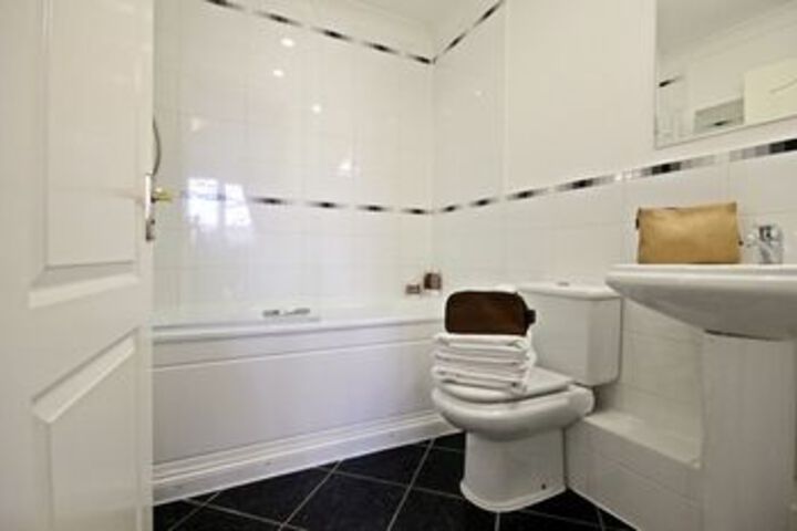Room 9 of 28
