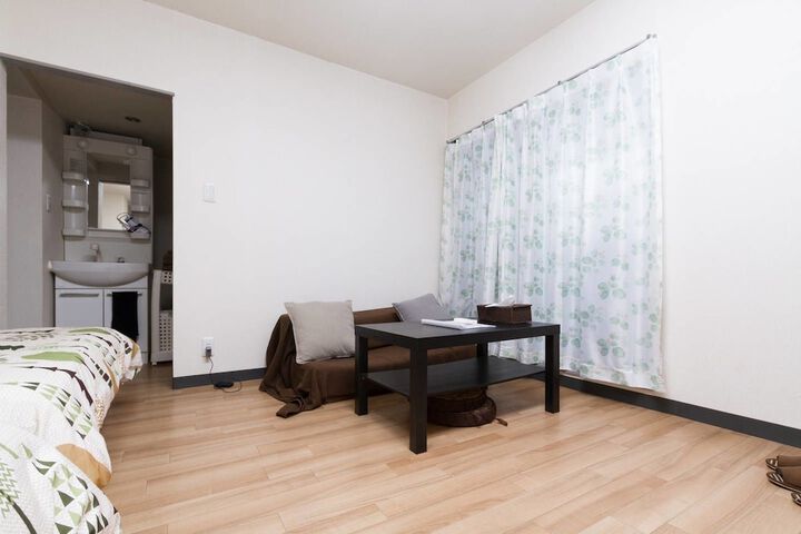 Room 5 of 9