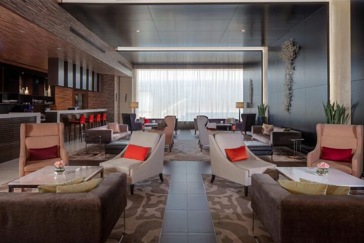 Lounge 29 of 38