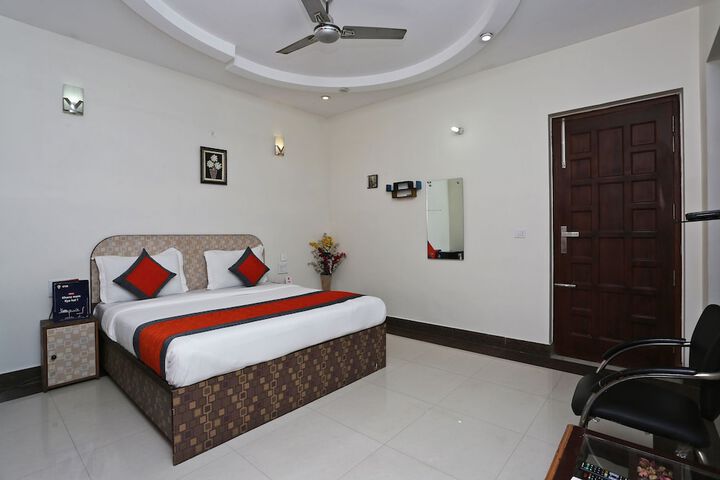 Room 10 of 16
