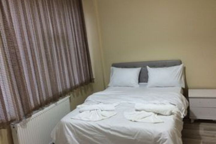 Room 11 of 18
