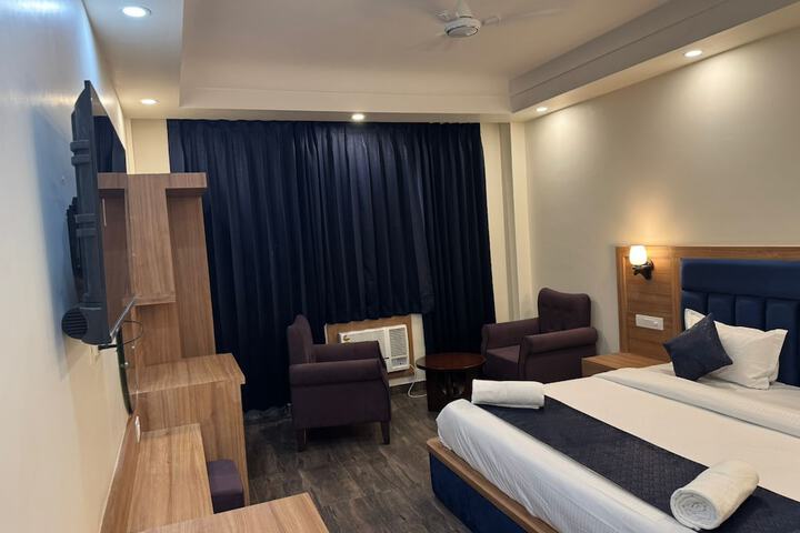 Room 2 of 13