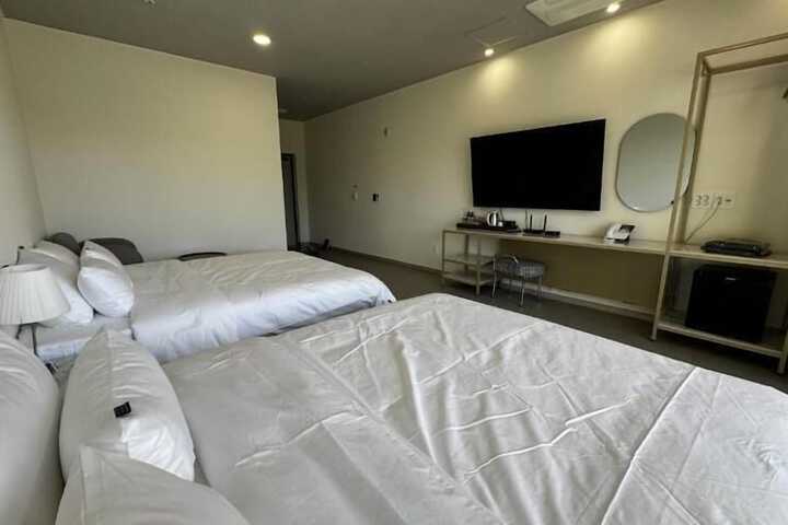 Room 4 of 50