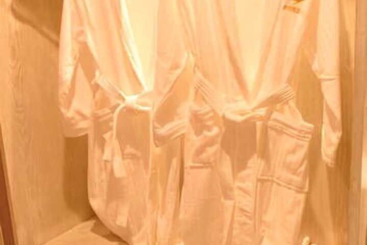 Room 2 of 8