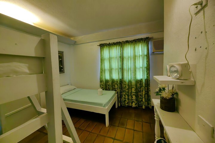 Room 14 of 37