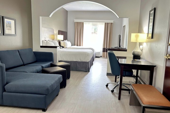 1 King Bed Suite (9 of 10)