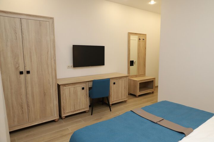 Room 6 of 30
