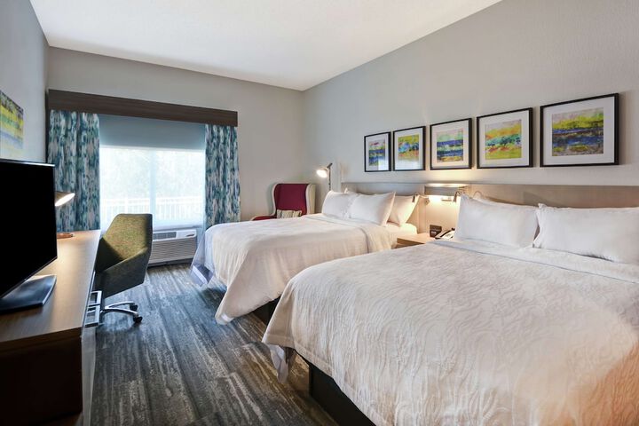 2 Queen Beds (9 of 12)