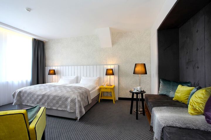 Room 5 of 74