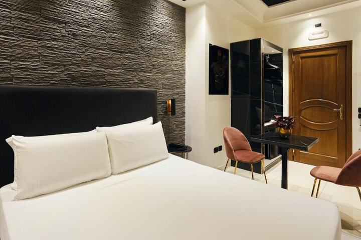 Room 18 of 100